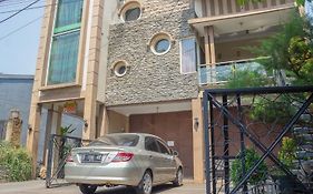 Reddoorz Syariah Near Pasar Modern Cikopo